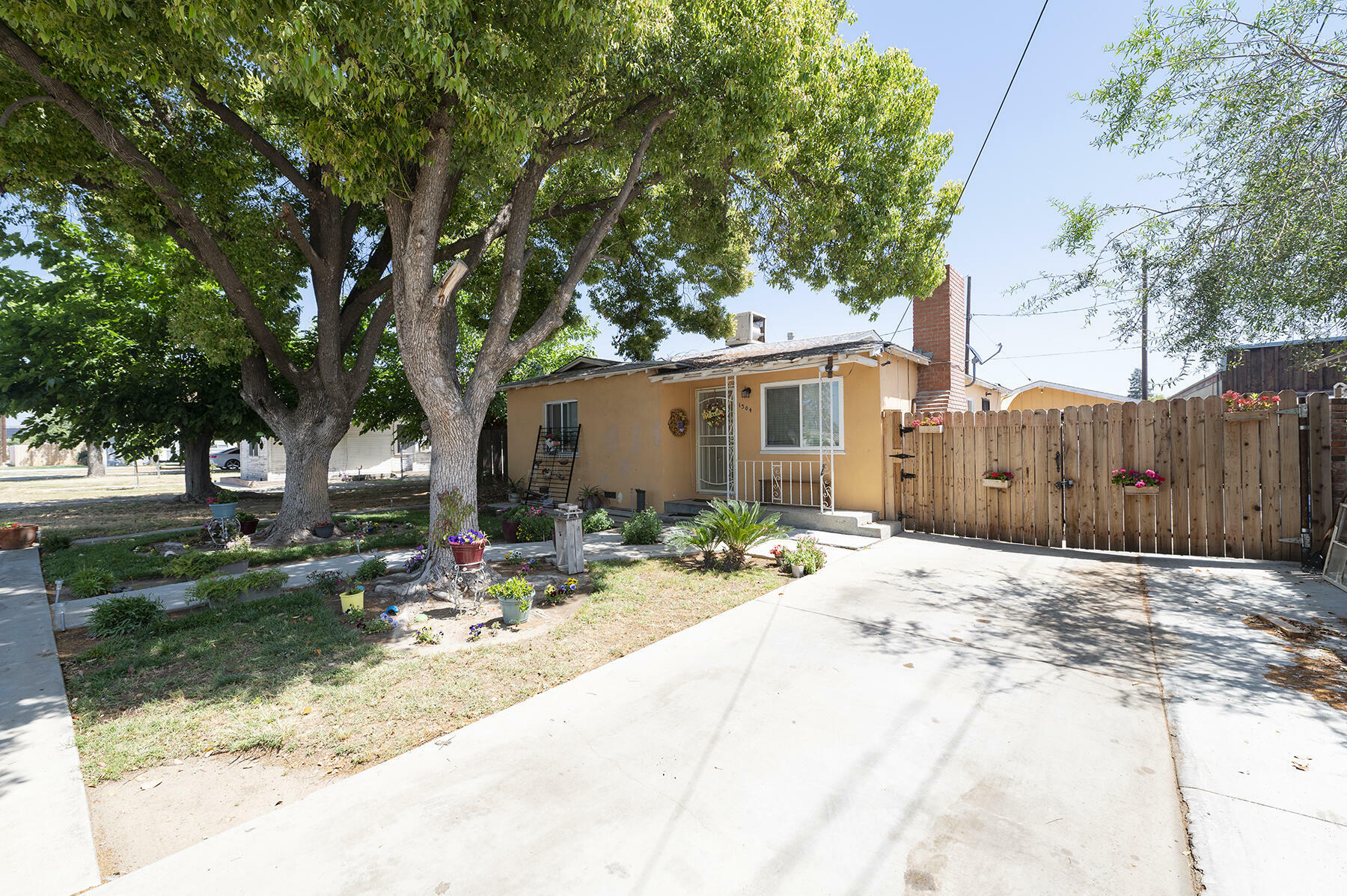 1304 N Irma Street  Visalia CA 93292 photo