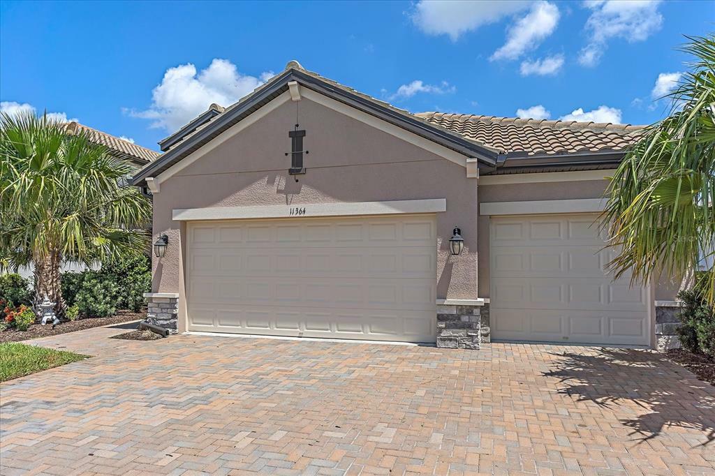 Property Photo:  11364 Montserrat Drive  FL 34293 