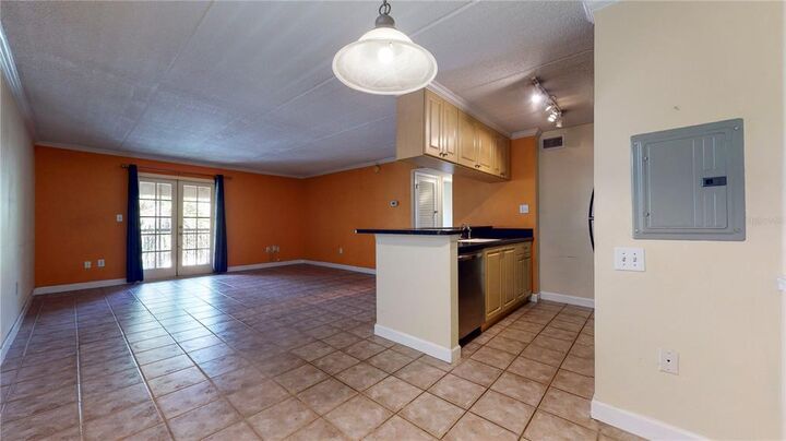Property Photo:  107 S O'Brien Street 318  FL 33609 