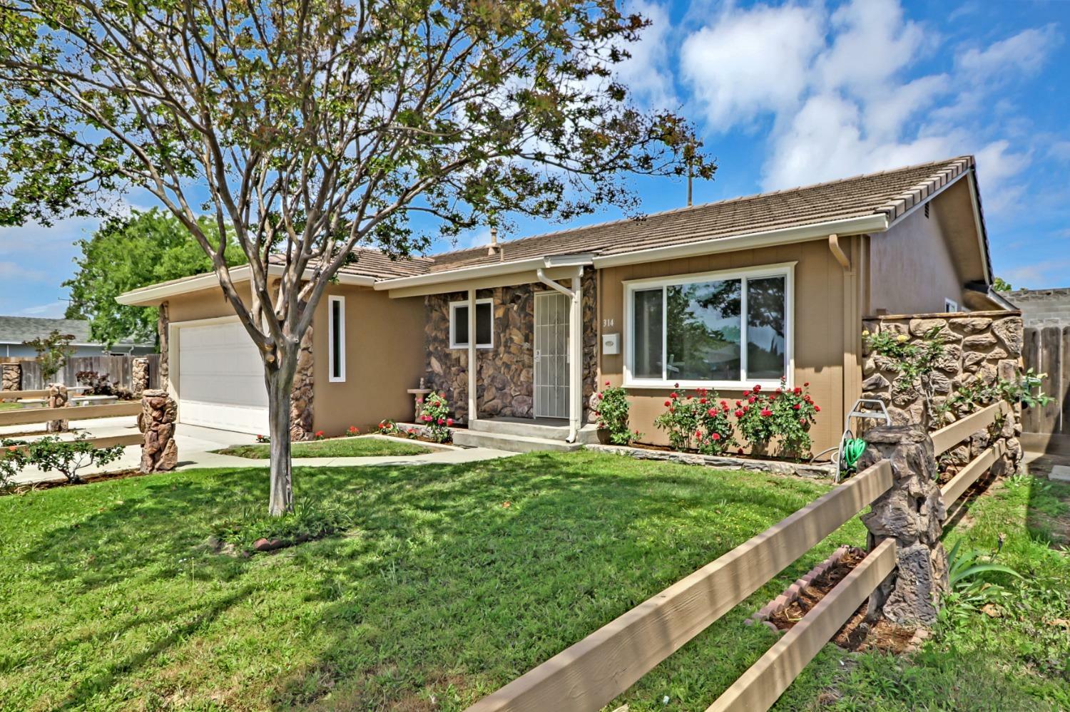 Property Photo: 314 Lovell Way CA 95336