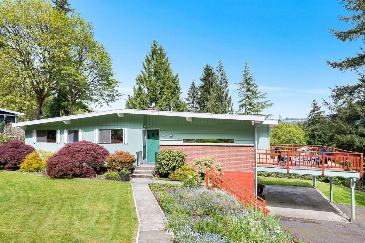 Property Photo:  285 SW Forest Drive  WA 98027 