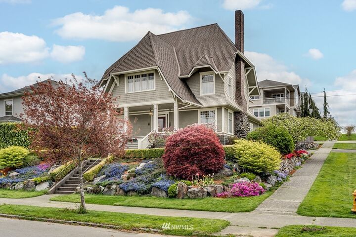 Property Photo: 2031 Grand Avenue WA 98201