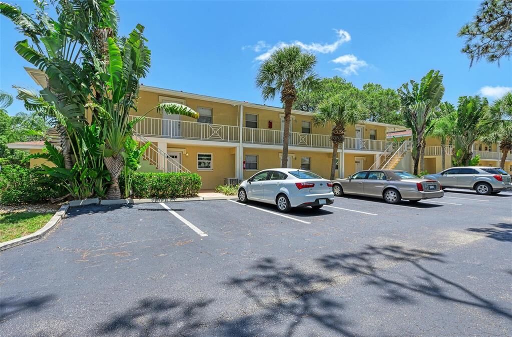 Property Photo:  912 La Costa Circle 5  FL 34237 