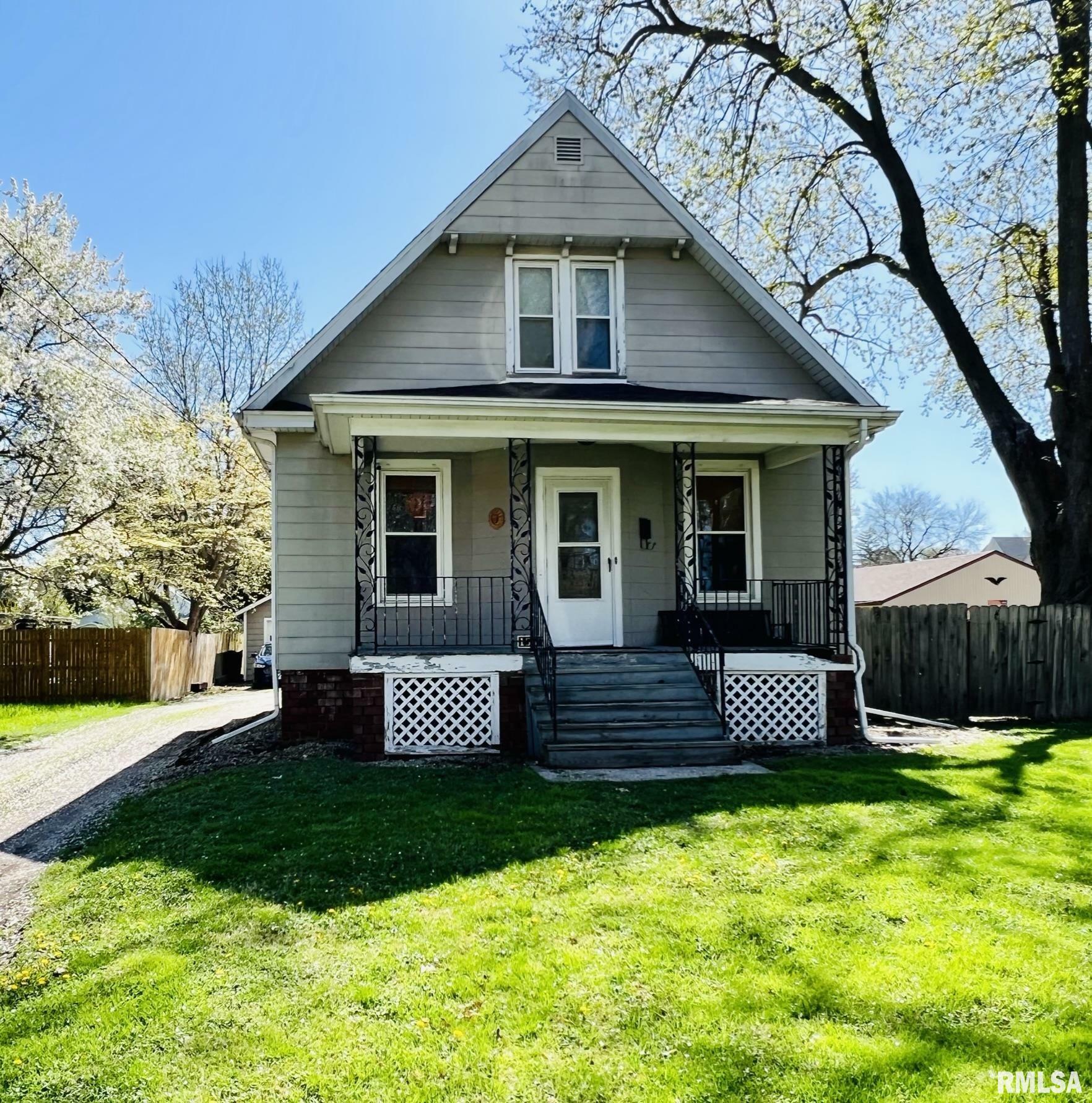 Property Photo:  1557 N Cedar  IL 61401 