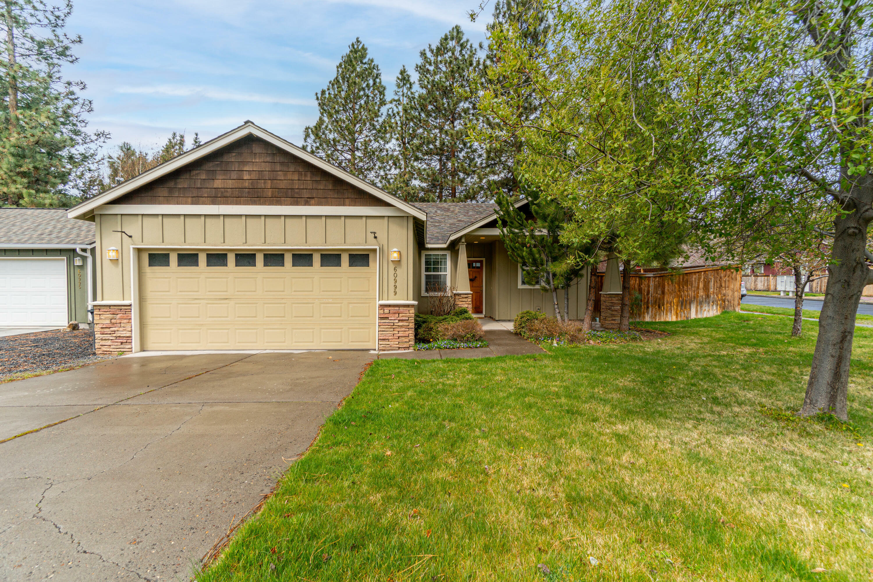 Property Photo:  60999 Lodgepole Drive  OR 97702 