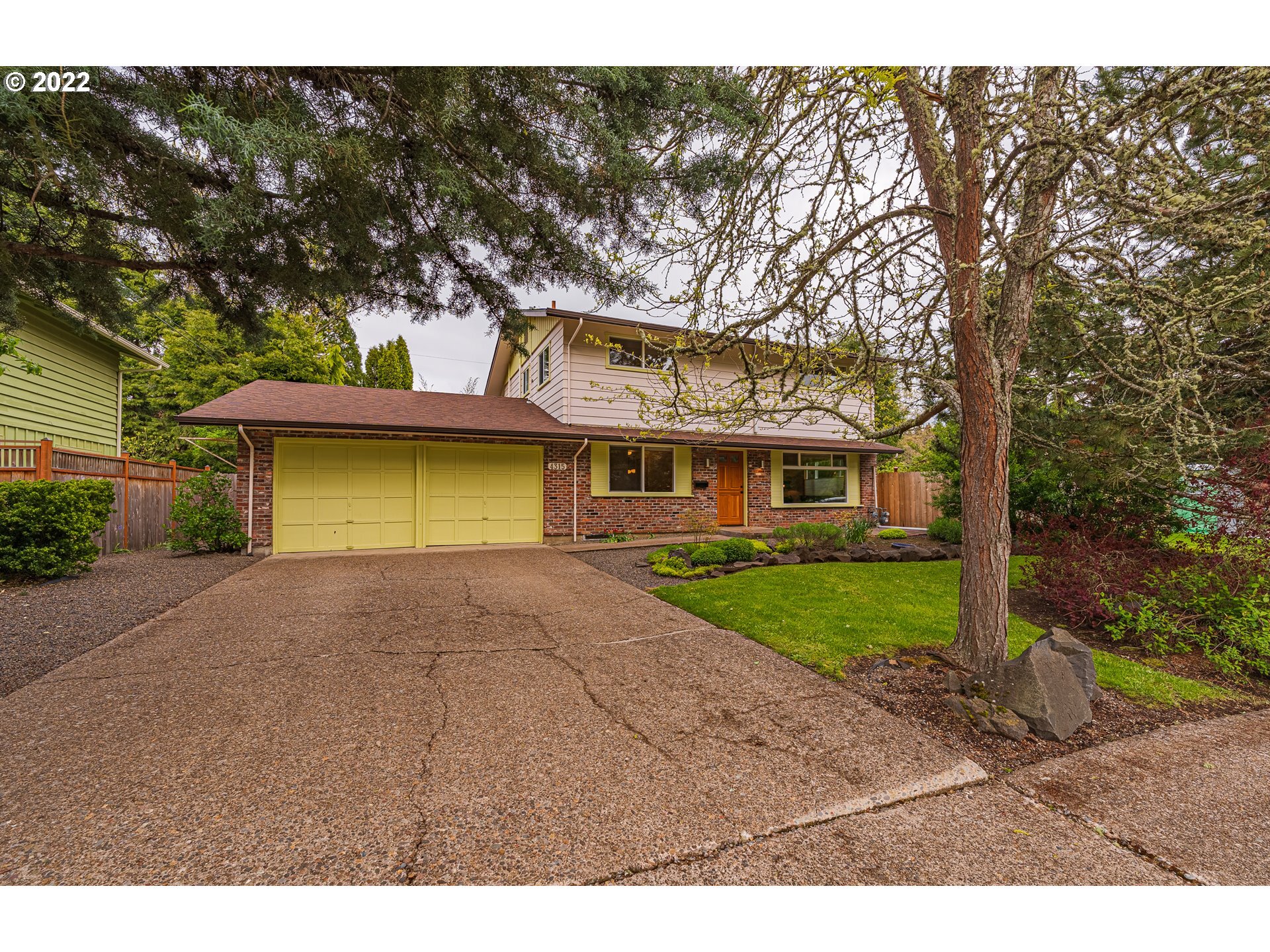 Property Photo: 4315 High St OR 97405
