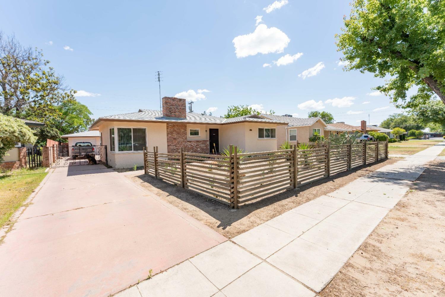 Property Photo:  405 W Garland Avenue W  CA 93705 