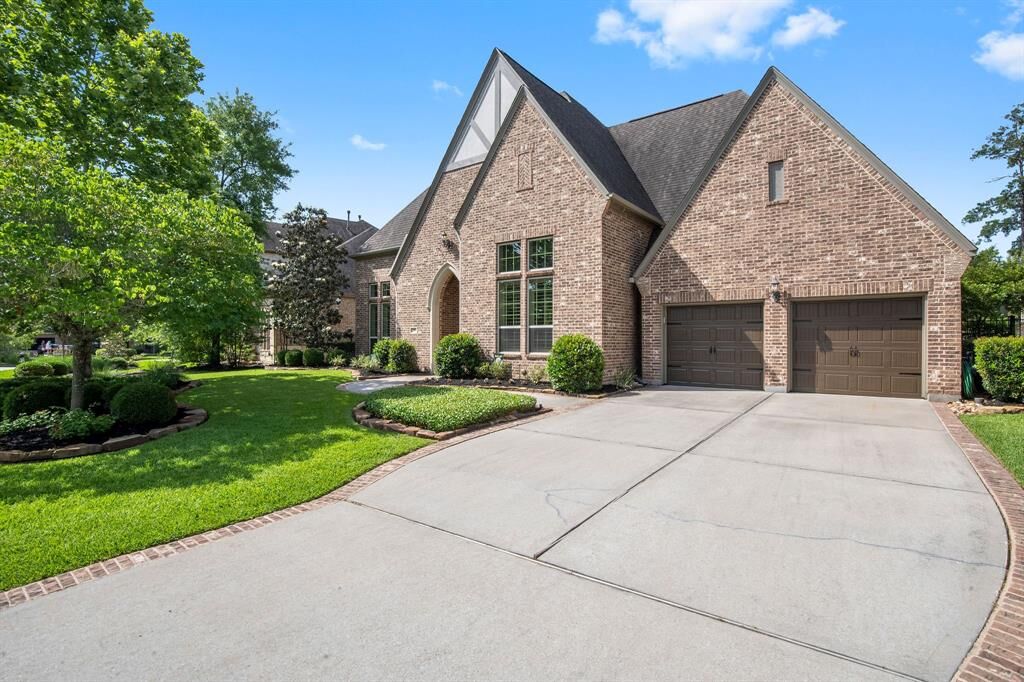 Property Photo: 19 Freestone Stream Place TX 77389