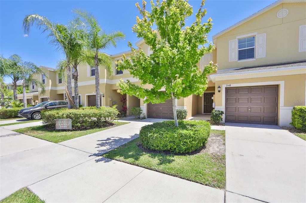 Property Photo:  2148 Golden Falcon Drive  FL 33570 