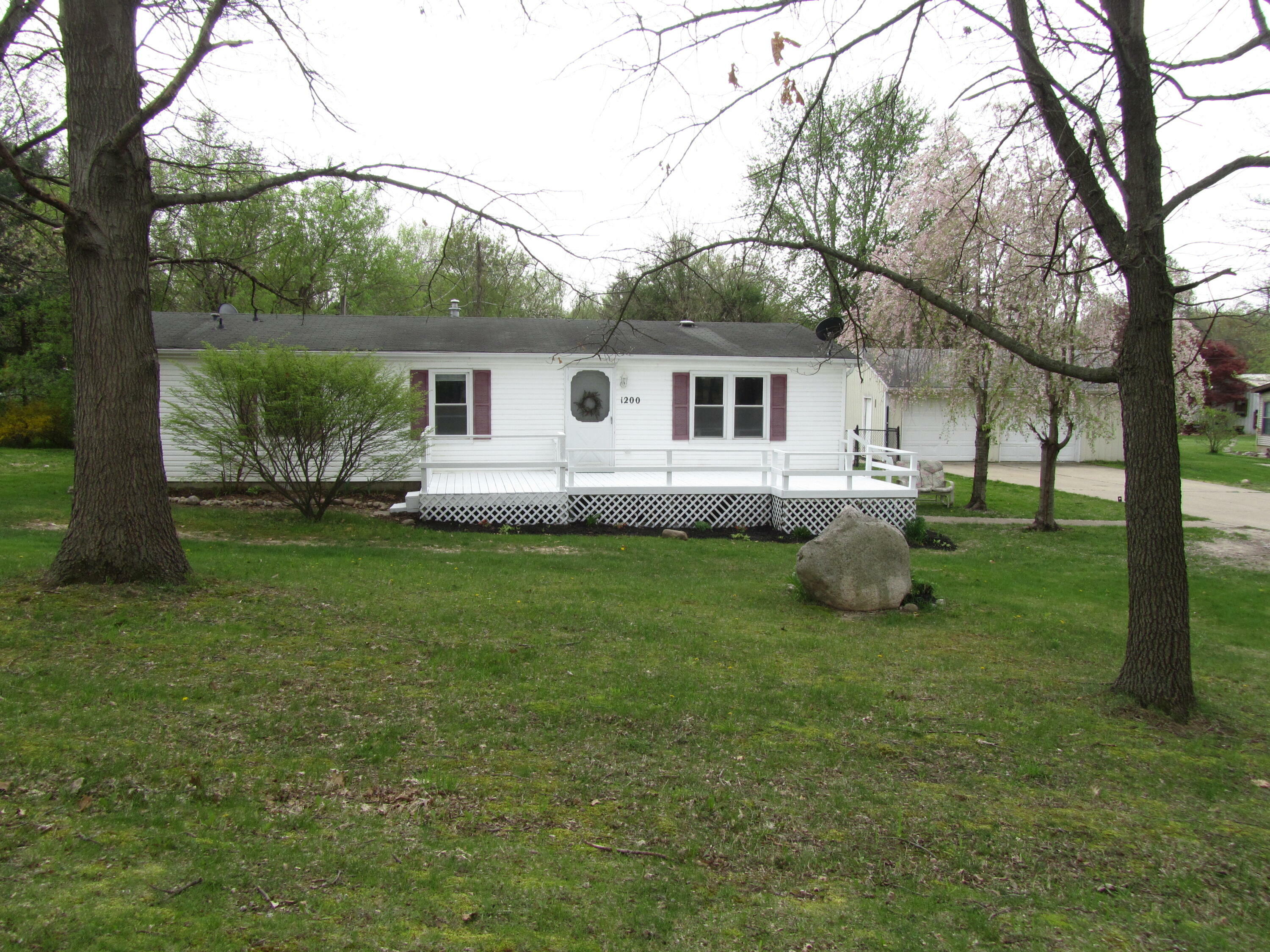 1200 E Hickory Road  Battle Creek MI 49017 photo