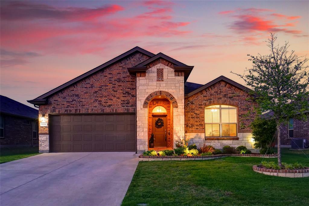 Property Photo: 1113 Burlingame Drive TX 76033