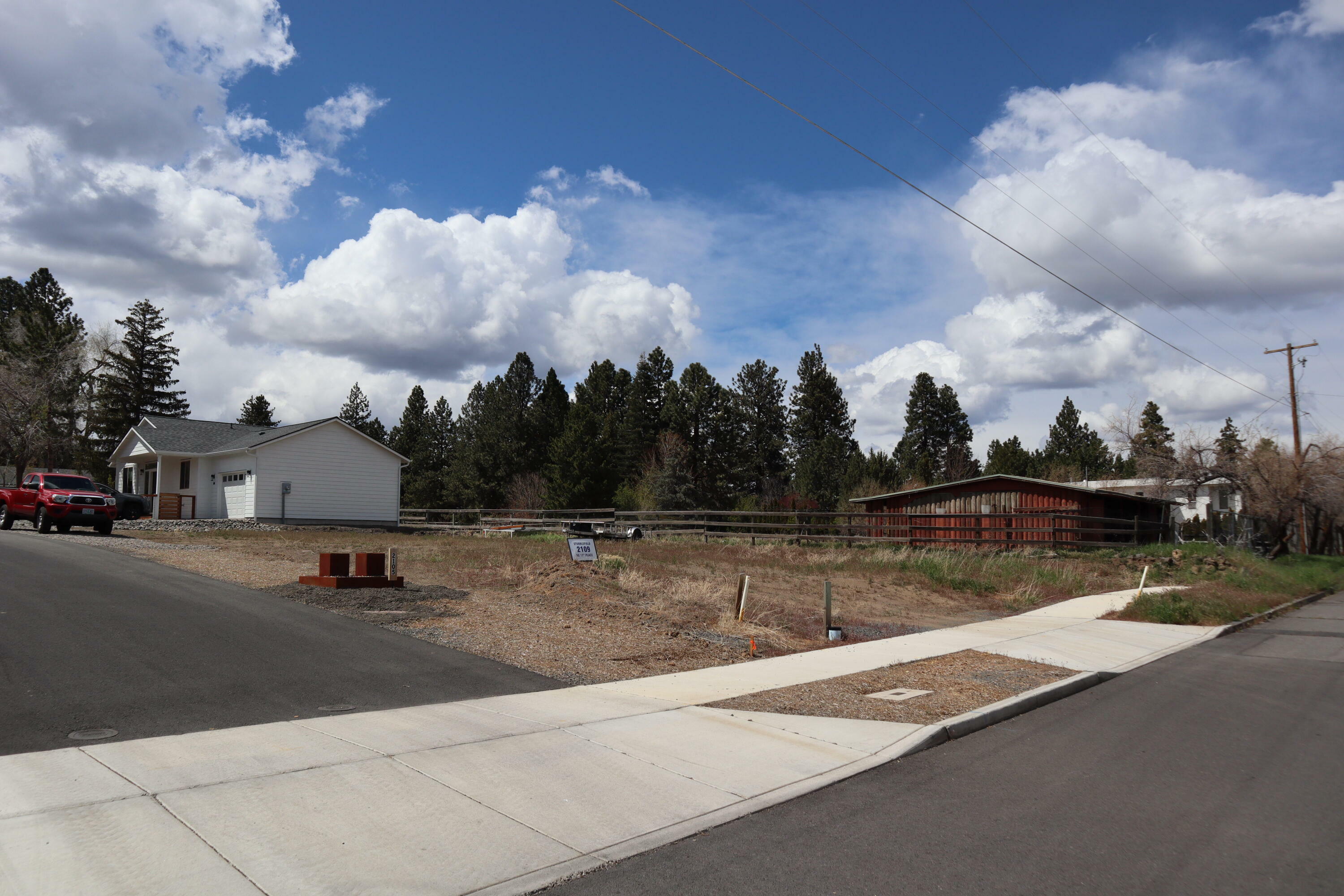Property Photo: 2109 NE 11th Place OR 97701