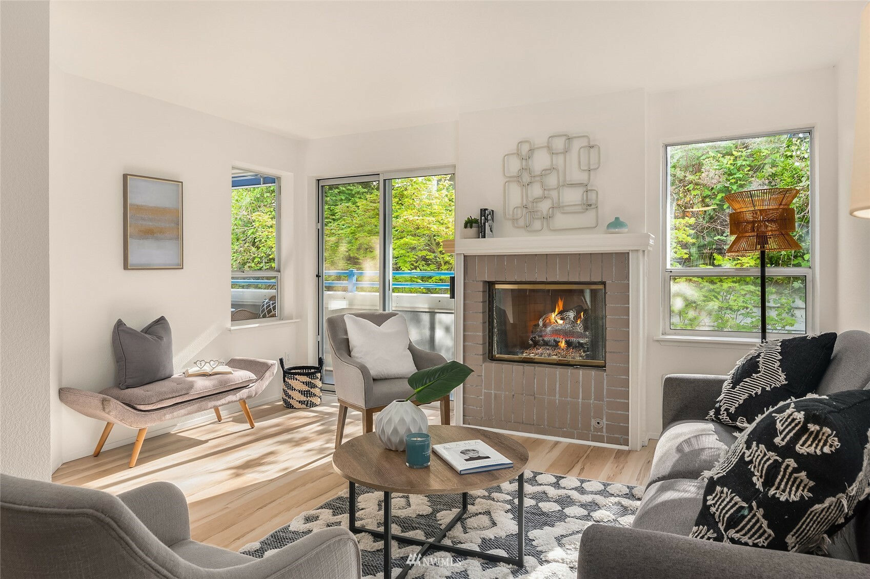 Property Photo: 2244 13th Avenue W 405 WA 98119