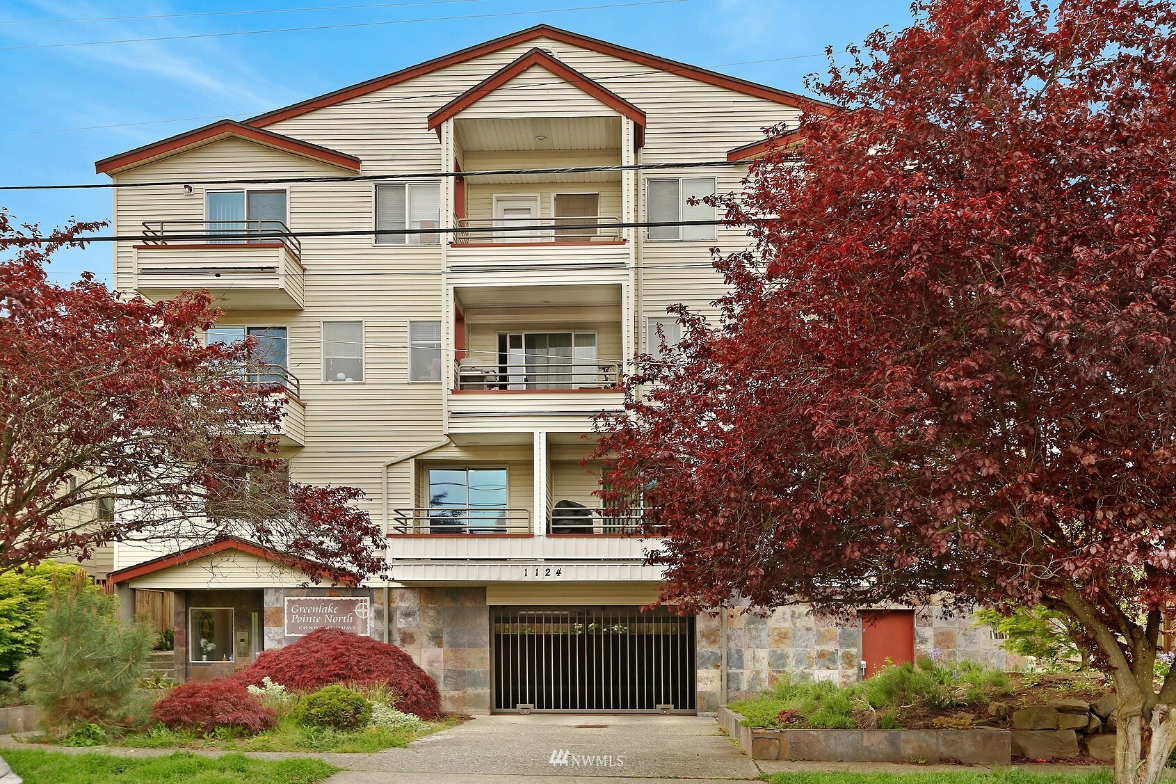 Property Photo: 1124 N 92nd Street 101 WA 98103
