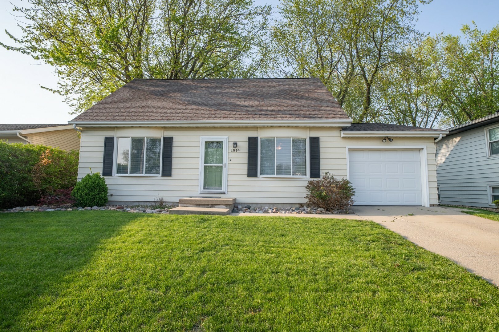 Property Photo: 1814 Johnson Drive IL 61761