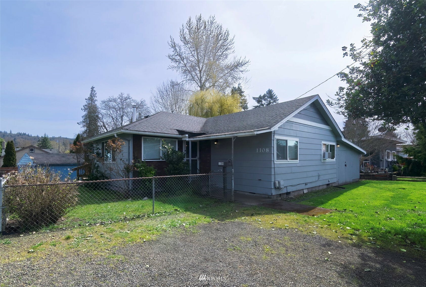 Property Photo:  1108 S 8th Avenue  WA 98626 