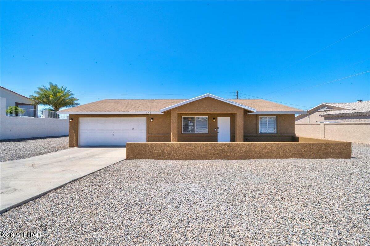 Property Photo:  945 Avalon Ave  AZ 86403 