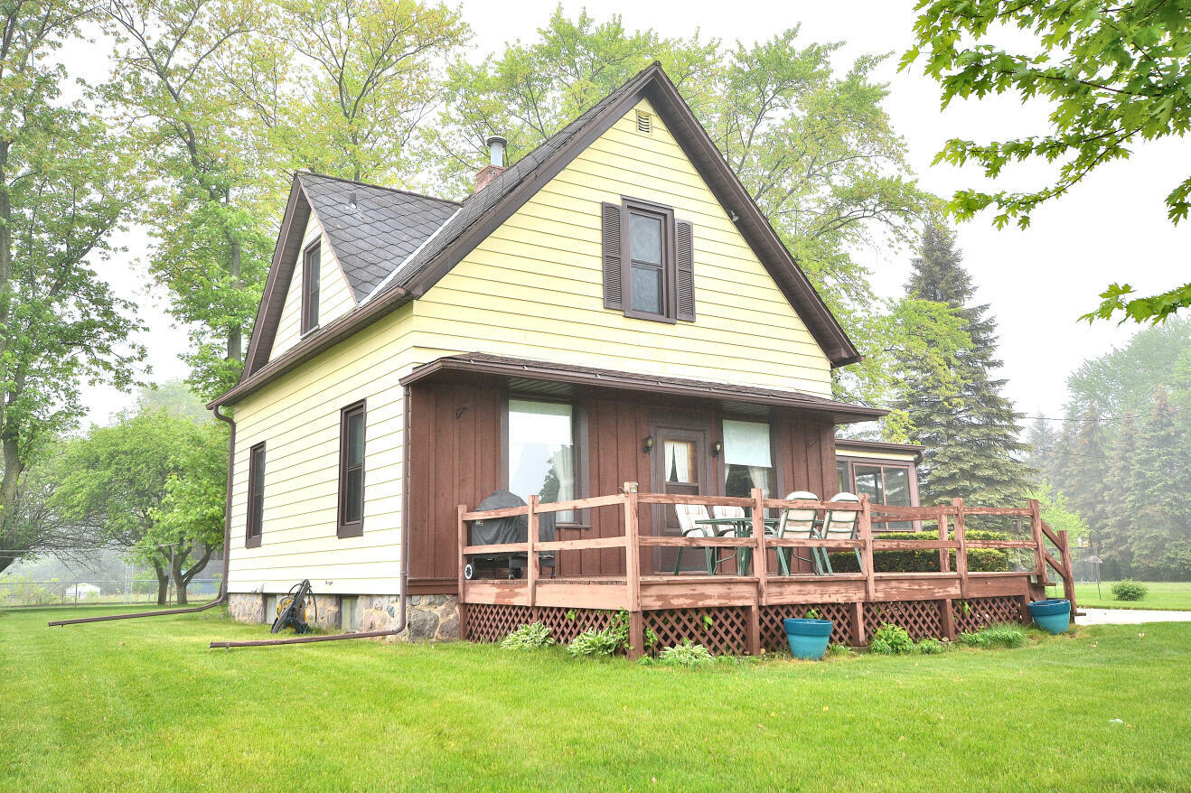 Property Photo: 407 S Highland St WI 53183
