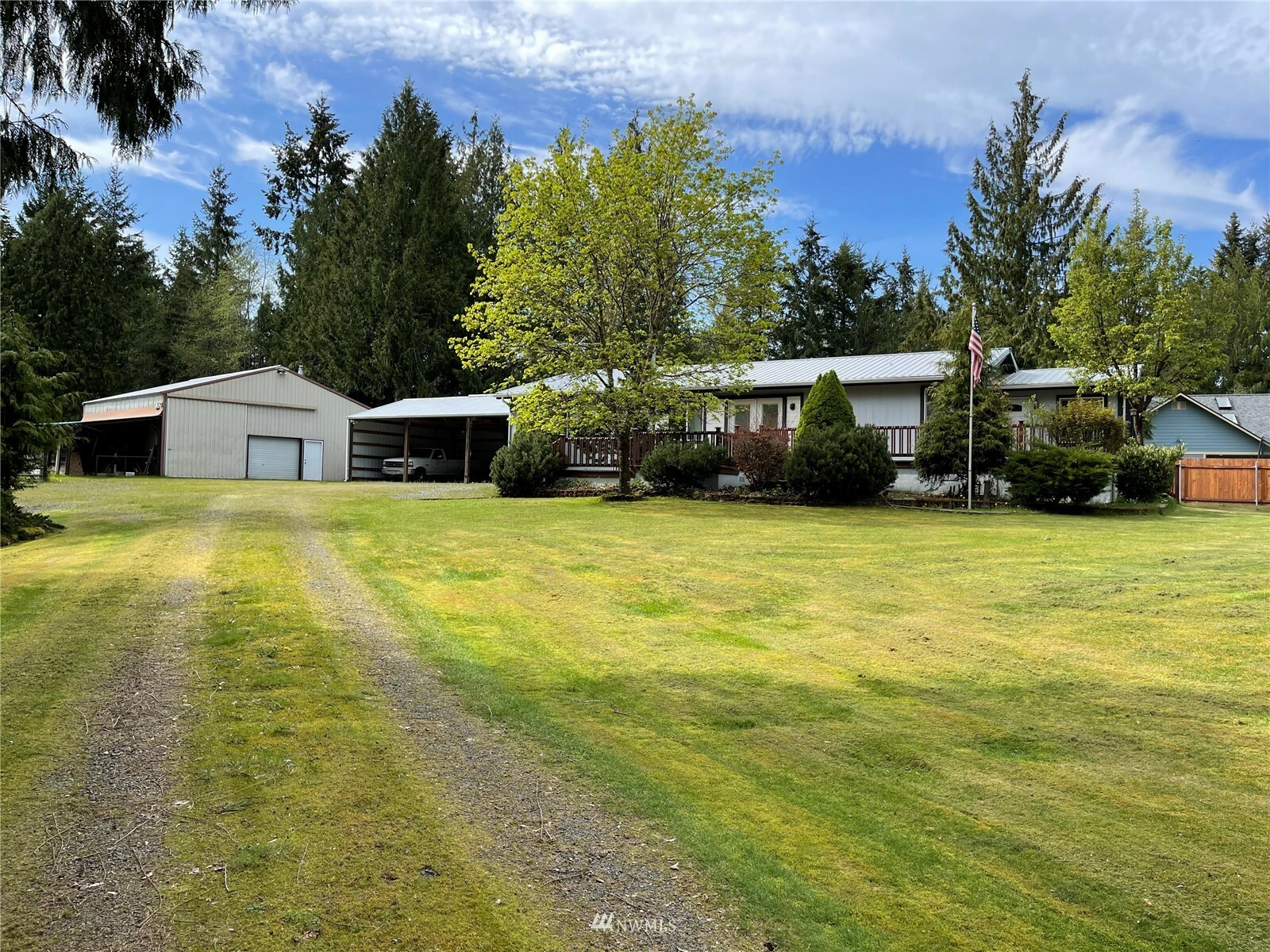 Property Photo:  15802 256th Avenue E  WA 98321 