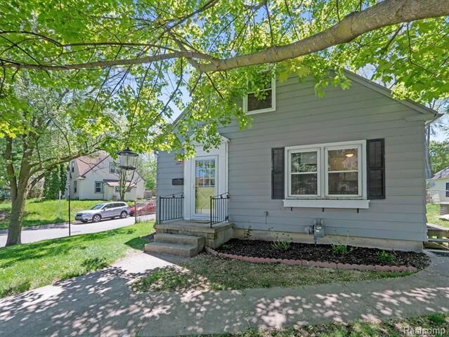 Property Photo: 2001 Dexter Avenue MI 48103