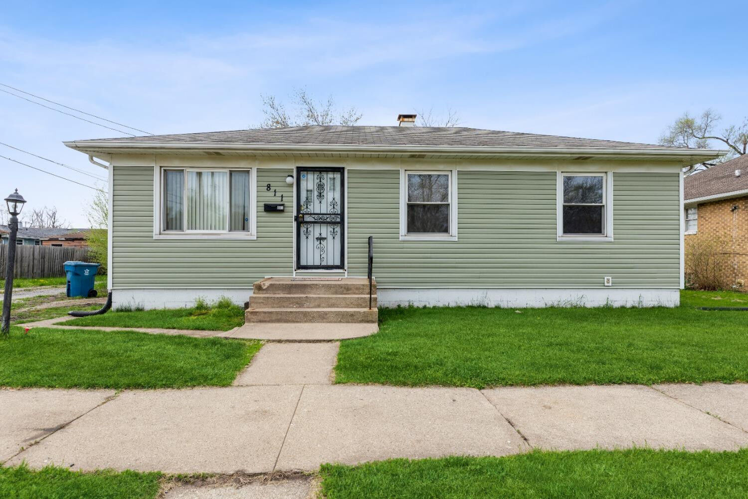 Property Photo:  811 E 15th Avenue  IN 46407 