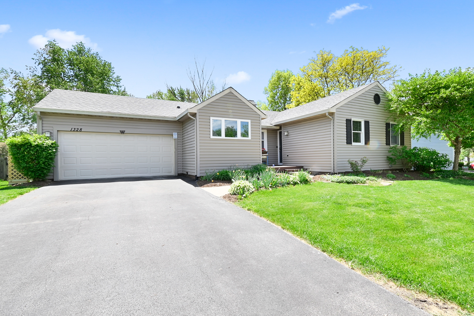 Property Photo:  1328 Creighton Avenue  IL 60565 