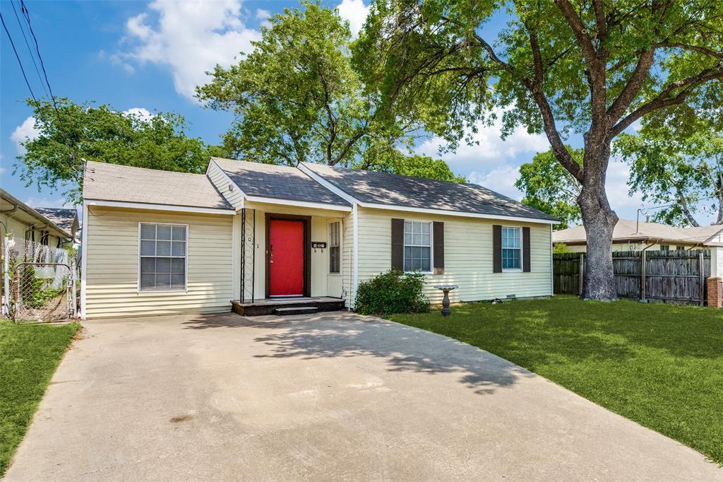 Property Photo: 1021 Perry Street TX 75060
