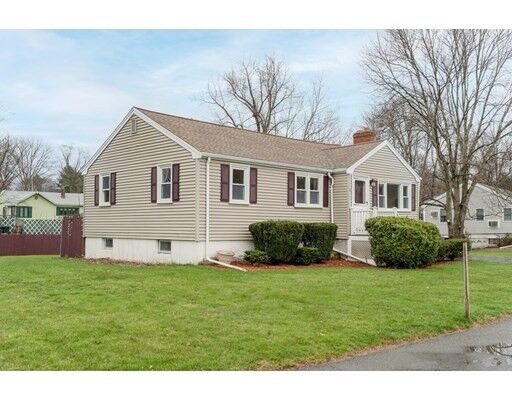 Property Photo:  13 Carson Rd  MA 01801 