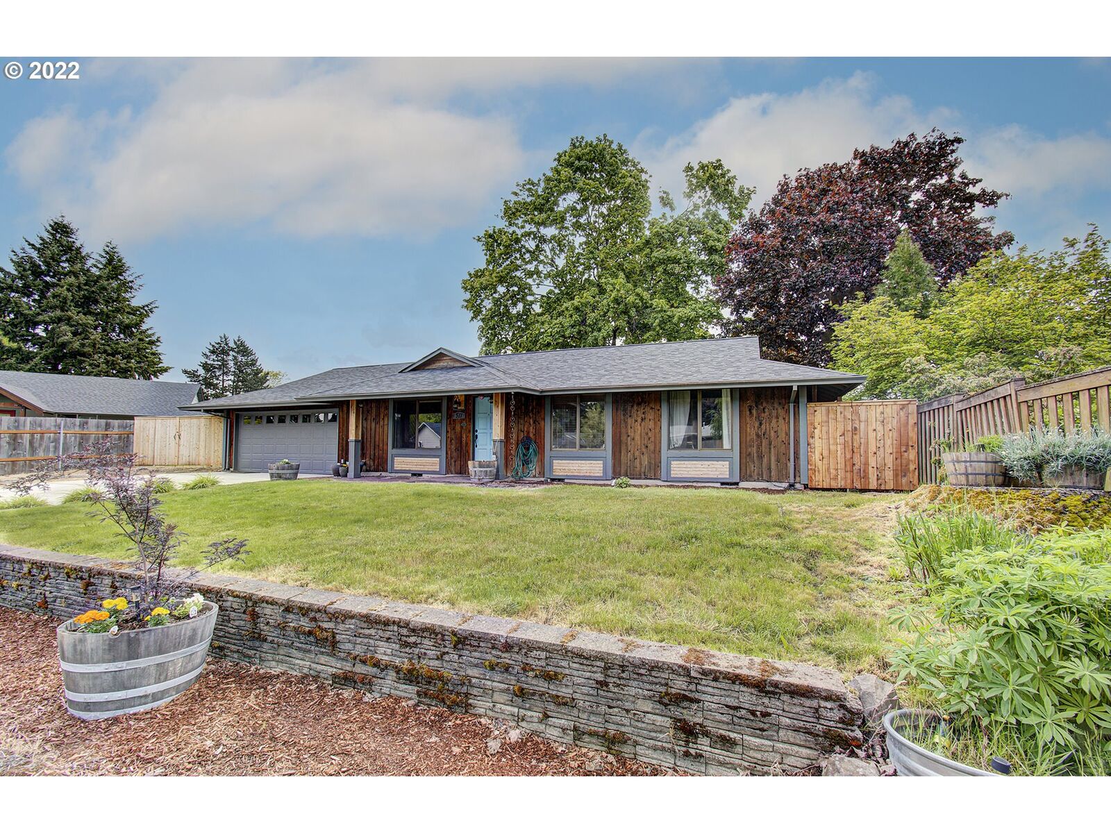 Property Photo:  511 NE 100th Ct  WA 98664 