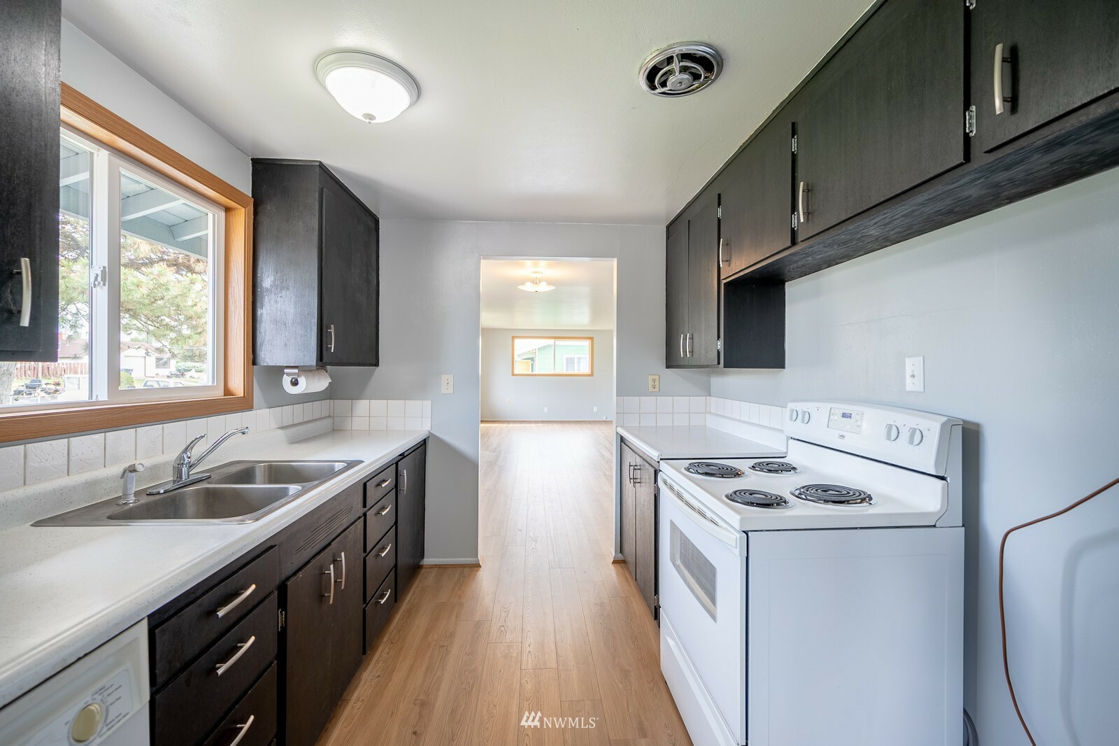 Property Photo:  329 N Dale Road  WA 98837 