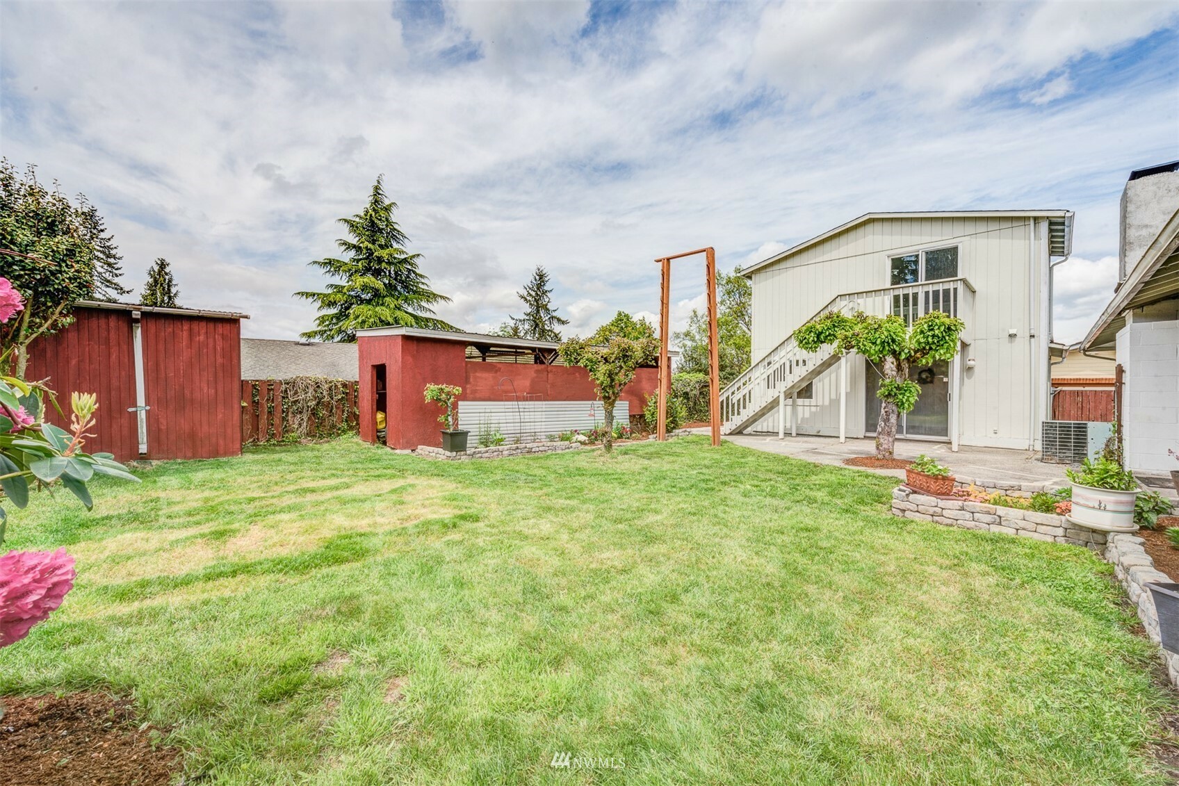Property Photo: 16713 128th Avenue SE WA 98058