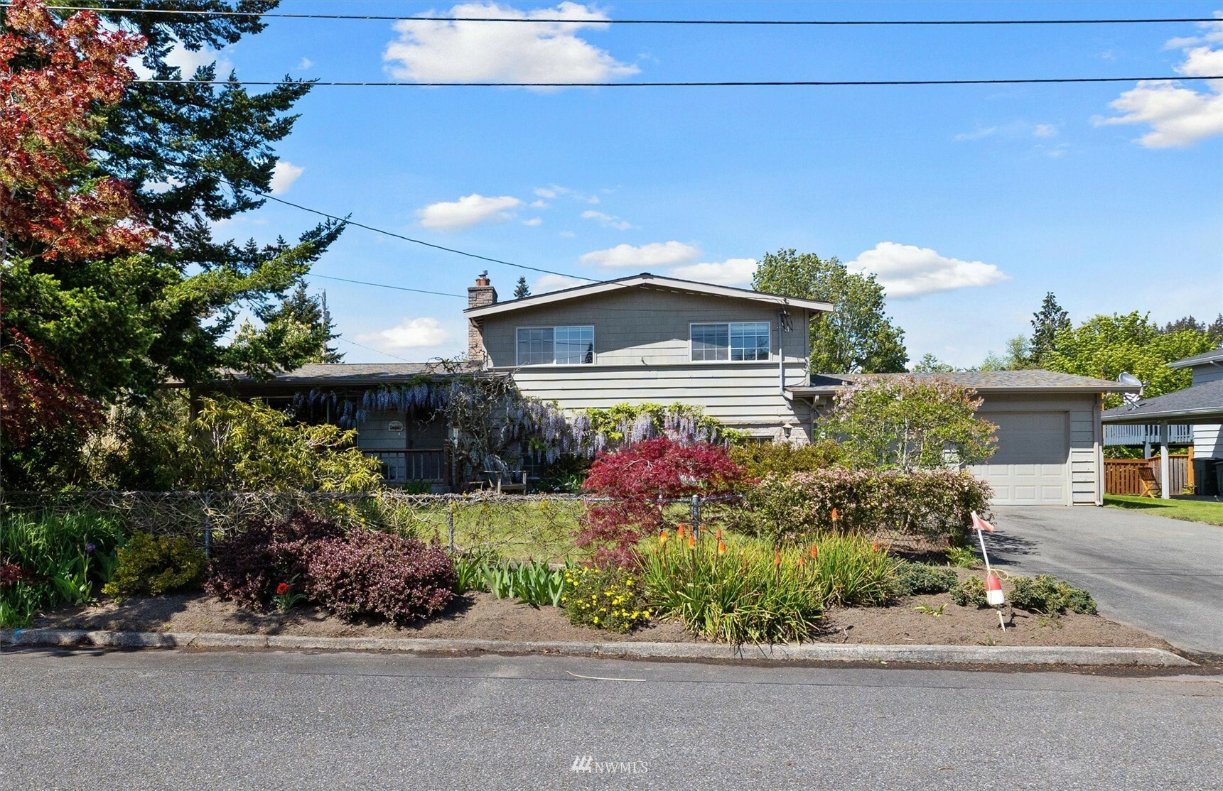 Property Photo:  1005 Cascade Drive  WA 98020 