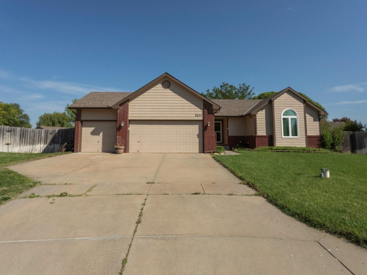 Property Photo: 2625 N Parkdale Ct KS 67212-6015