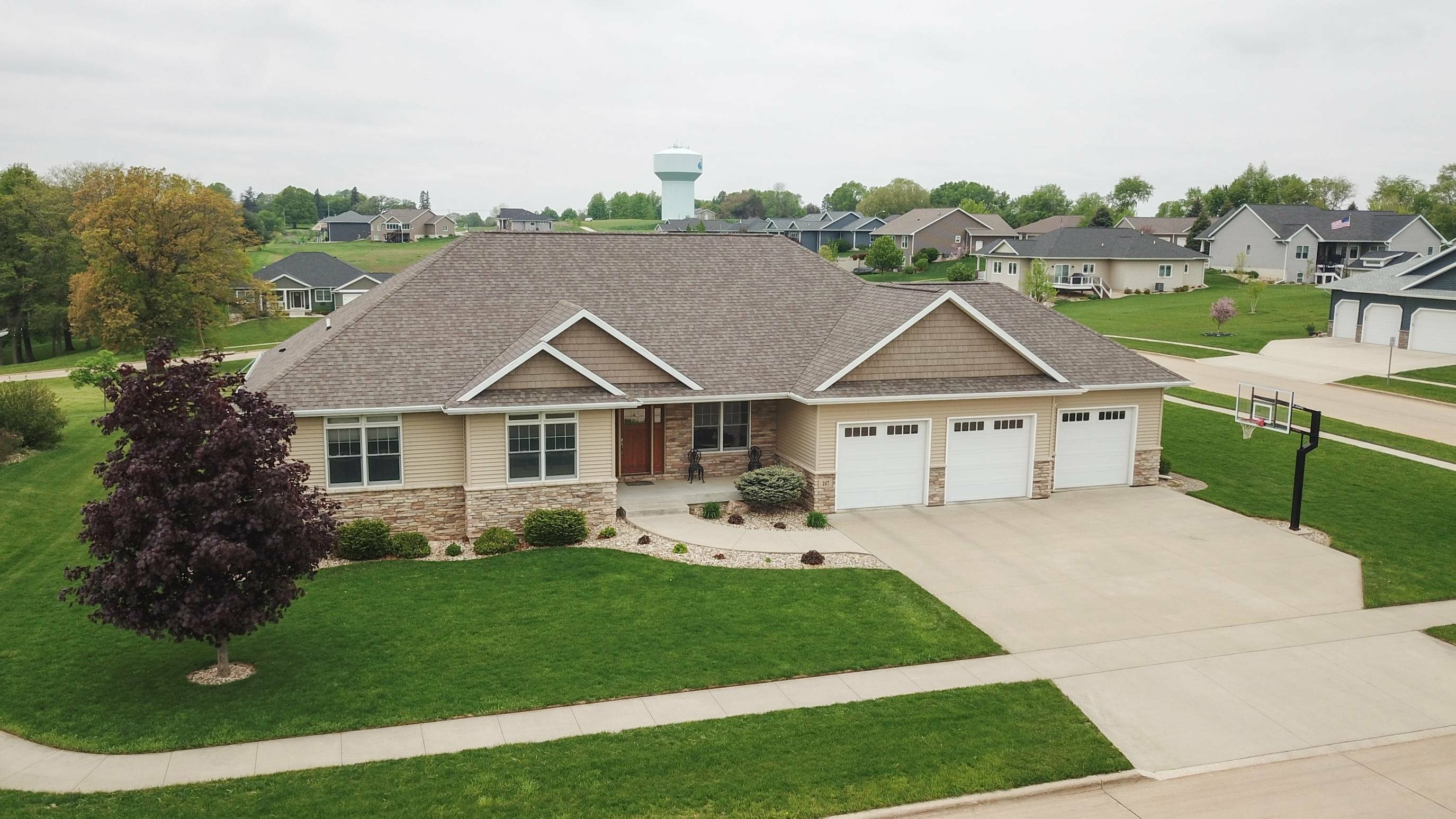 Property Photo:  217 Carson Circle  IA 50677 