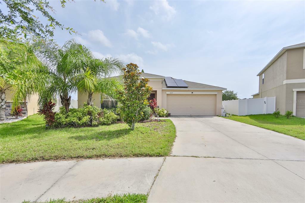 Property Photo:  10617 Standing Stone Drive  FL 33598 