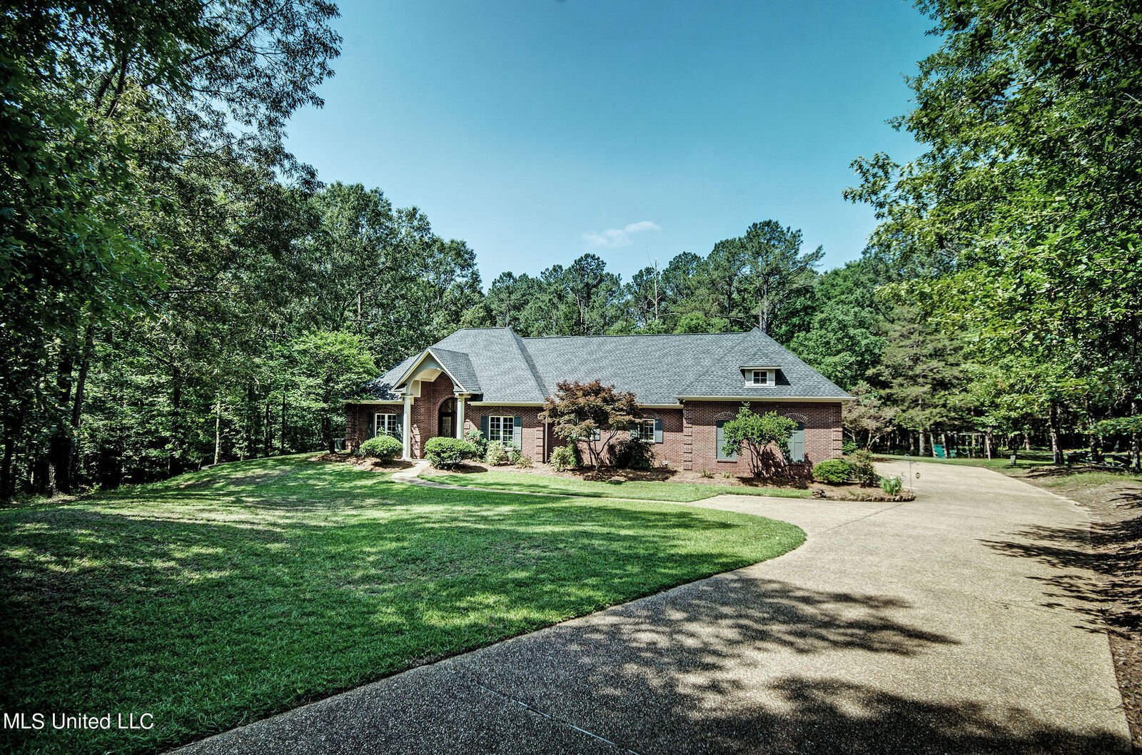 Property Photo:  185 Skyline Drive  MS 39056 