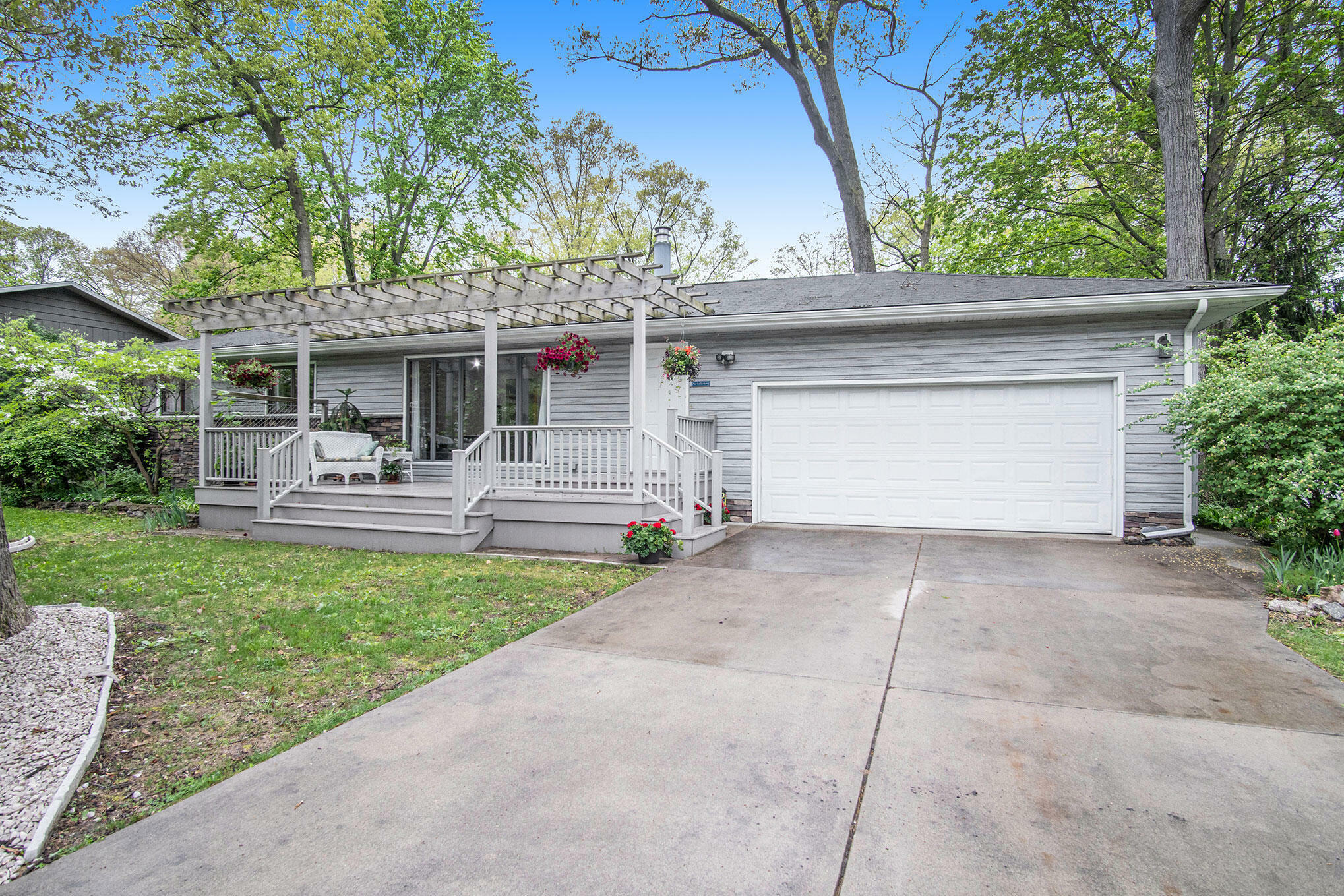 Property Photo:  1095 Cheboygan Drive  MI 49445 