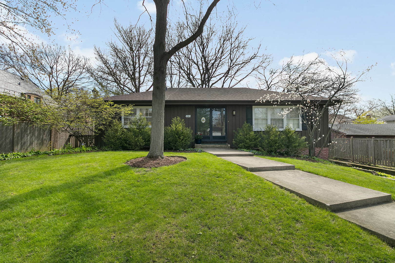 Property Photo:  605 Locust Street  IL 60093 