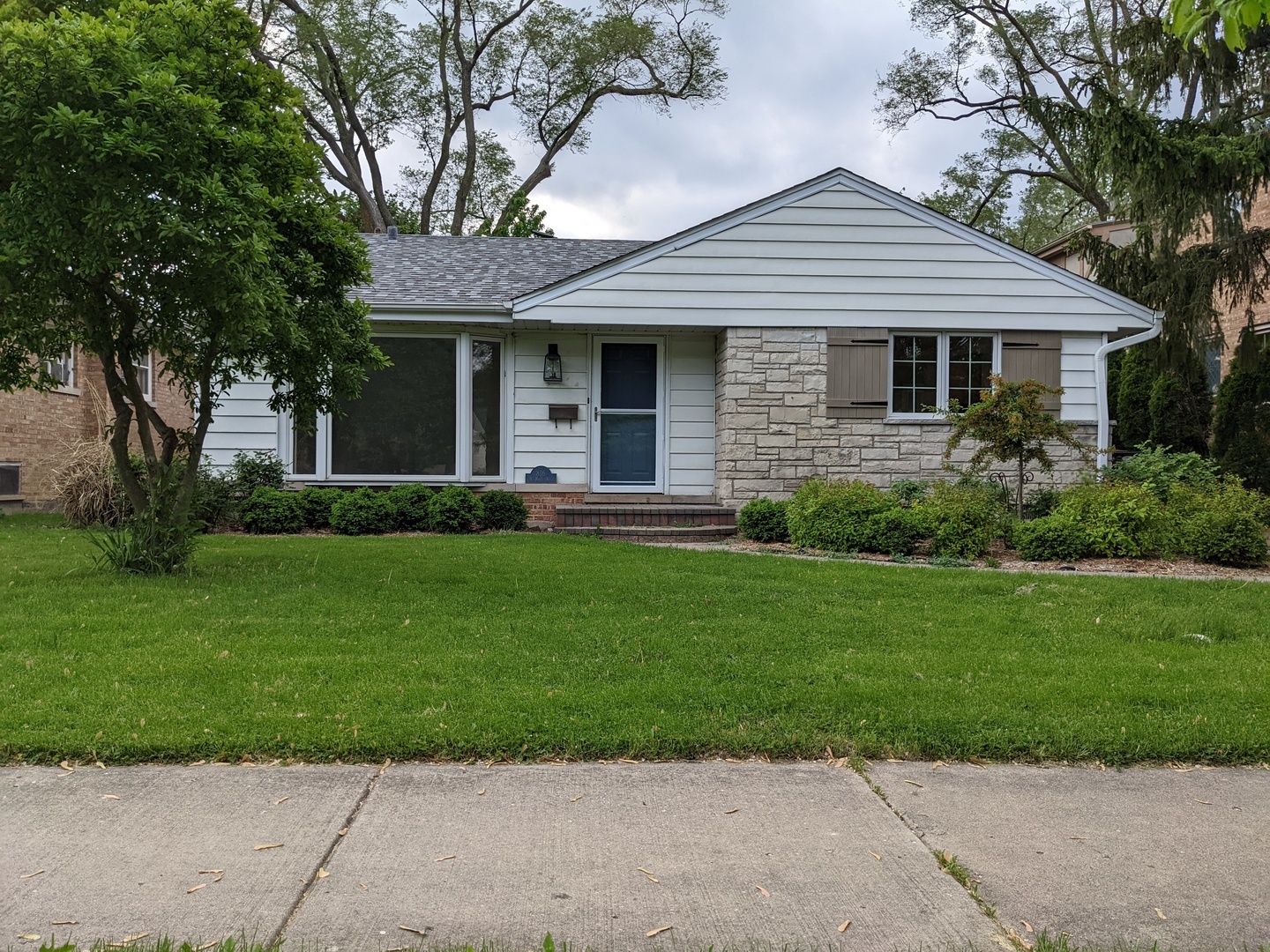 Property Photo:  816 N Ridge Avenue  IL 60004 