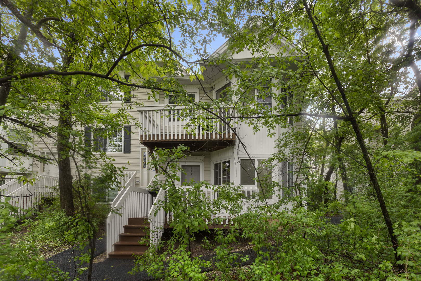 Property Photo: 333 W Whispering Oaks Lane 34-6 IL 60073