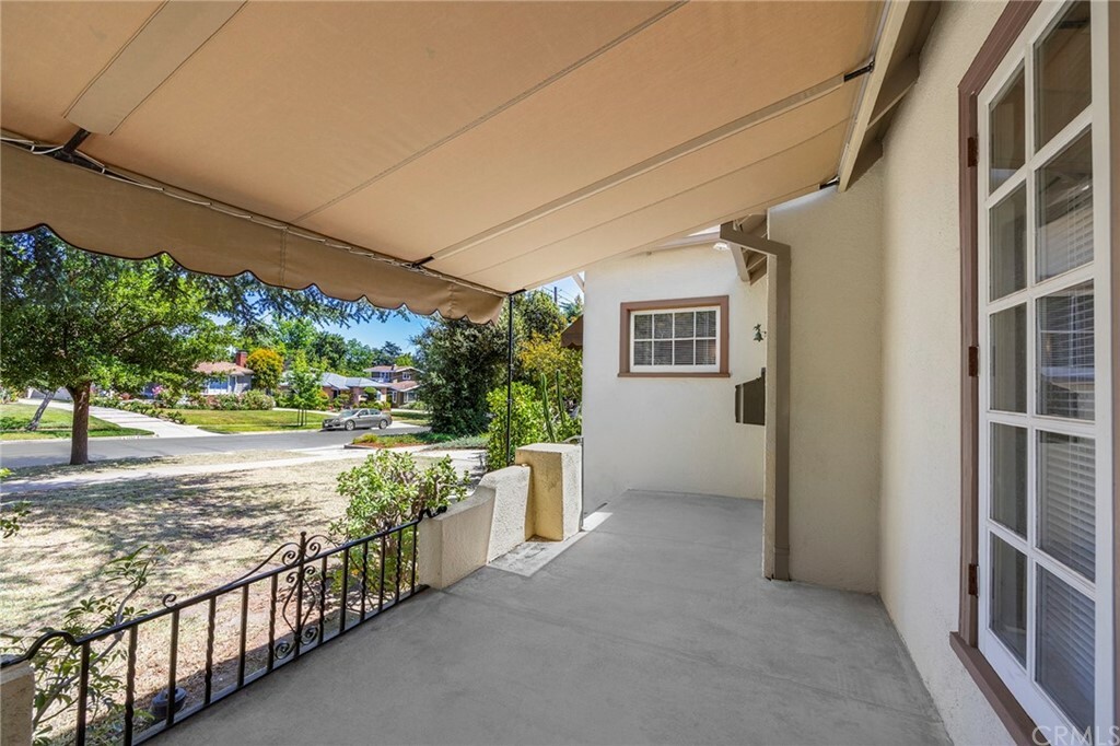 Property Photo:  1251 N Chester Avenue  CA 91104 