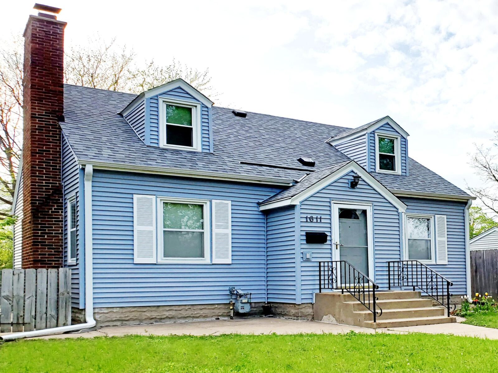 Property Photo: 1611 Merrill Street MN 55108