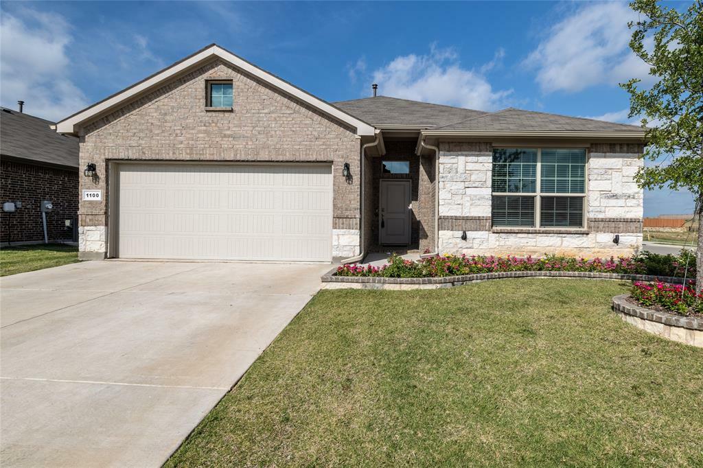 Property Photo: 1100 Burlingame Drive TX 76033