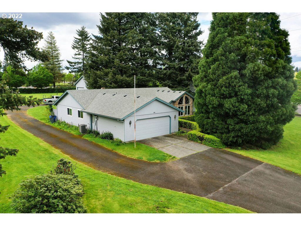 Property Photo: 116 SE Westridge Blvd WA 98607