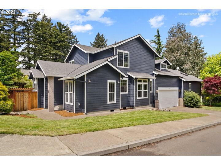 7635 SW Landau St  Portland OR 97223 photo