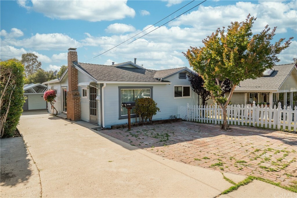 Property Photo:  667 Howard Street  CA 93401 