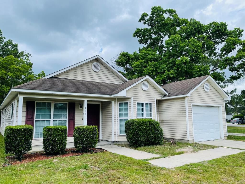 Property Photo:  1722 Largo Circle  GA 31602 