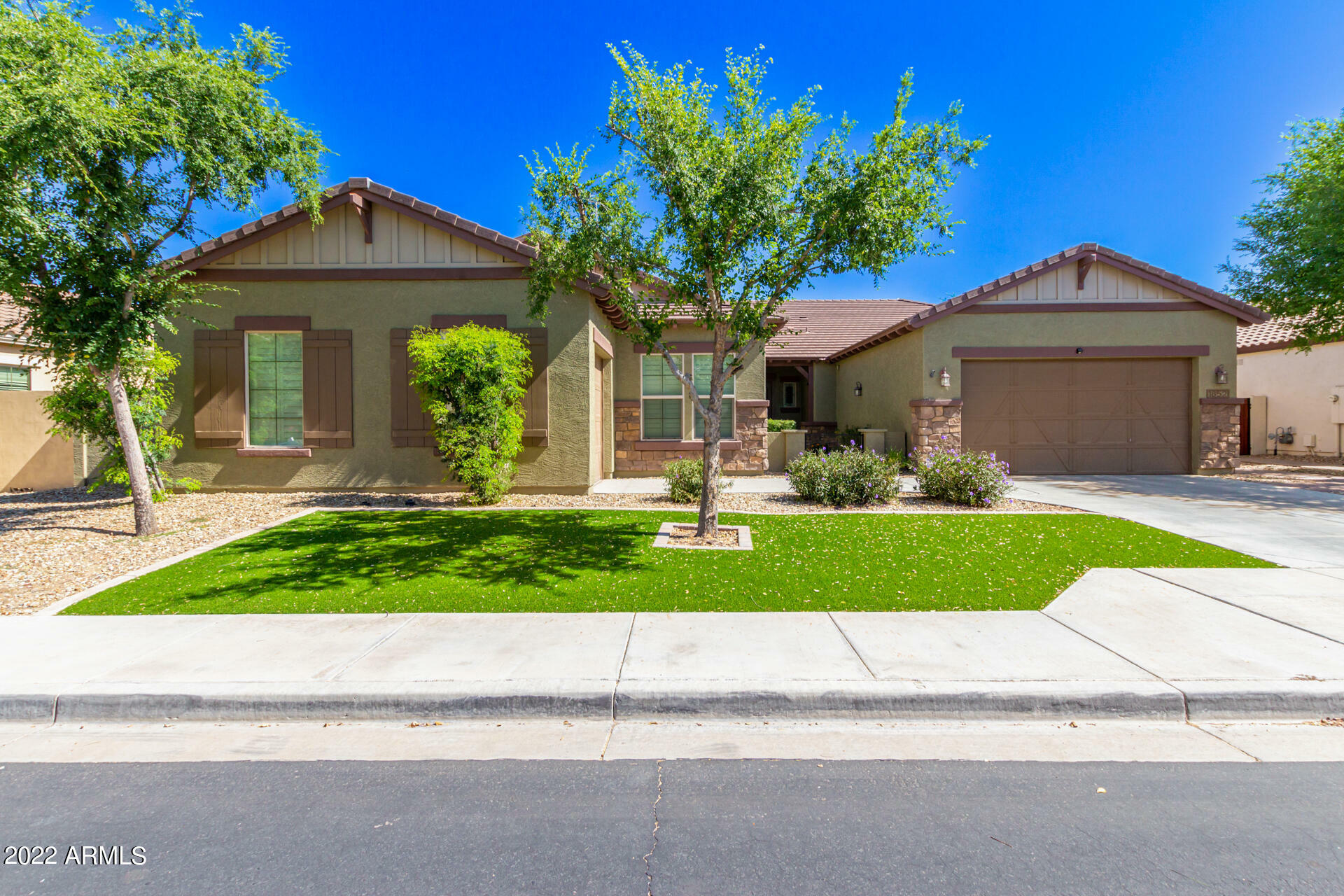 Property Photo:  1852 W Sparrow Drive  AZ 85286 