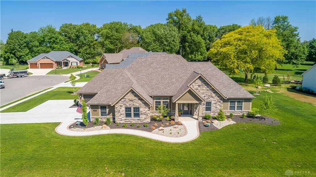 Property Photo:  1563 Creekwood Drive  OH 45373 