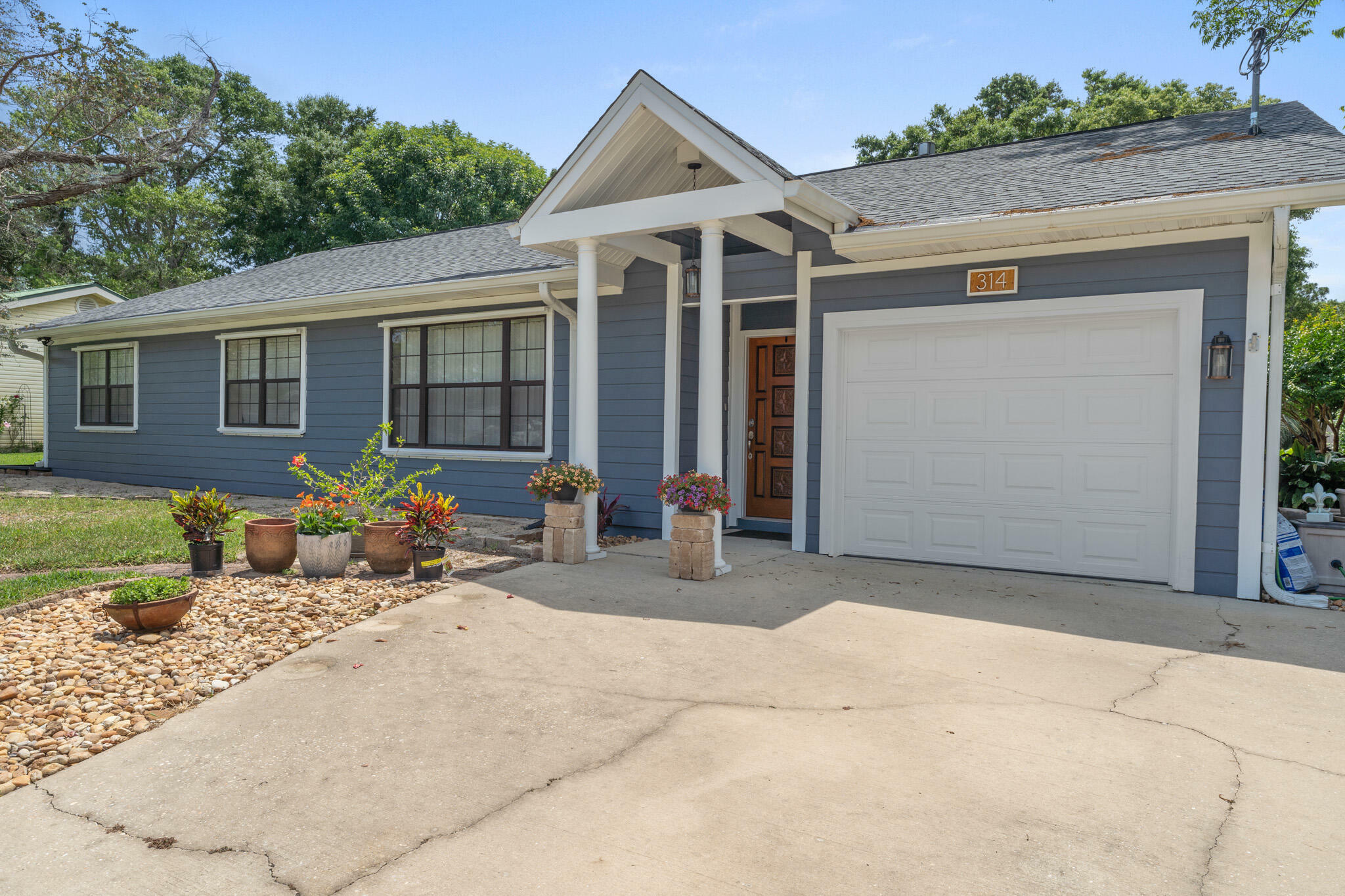 Property Photo: 314 NE Kepner Drive FL 32548